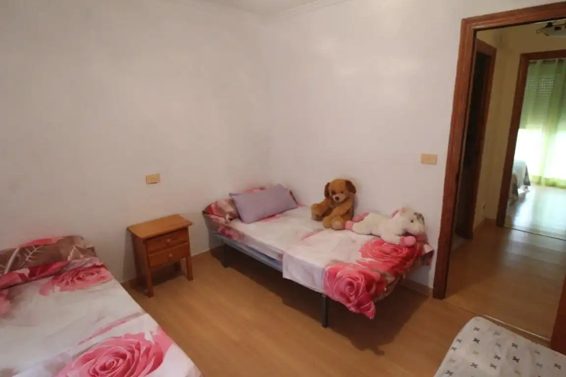 Dormitori de Casa adosada en venda en Torrevieja amb Jardí privat, Terrassa i Moblat