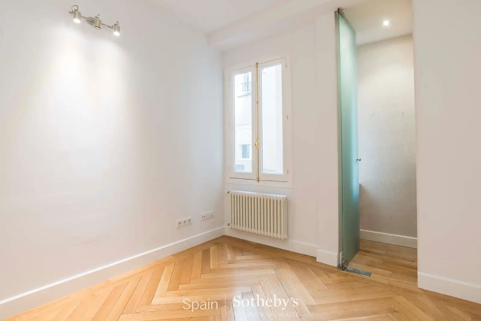 Schlafzimmer von Wohnungen zur Miete in Madrid mit Klimaanlage und Heizung