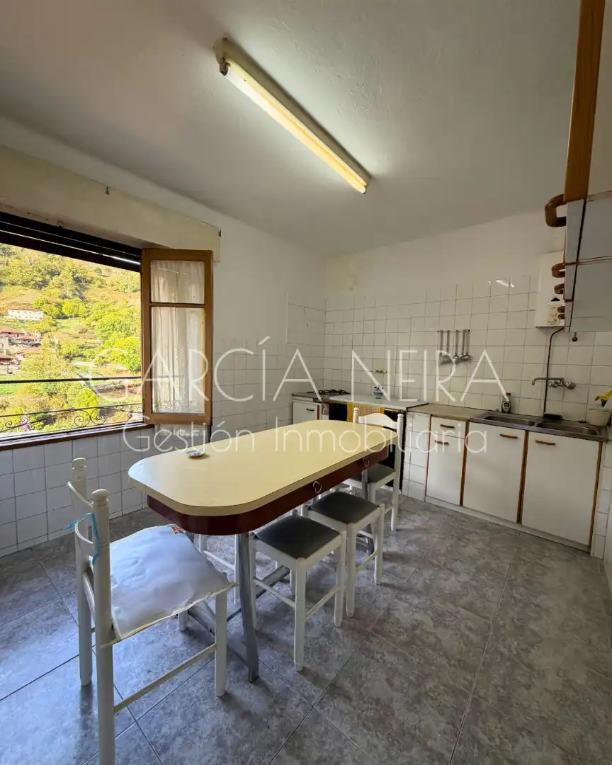 Kitchen of Flat for sale in Quirós  with Heating, Furnished and Microwave