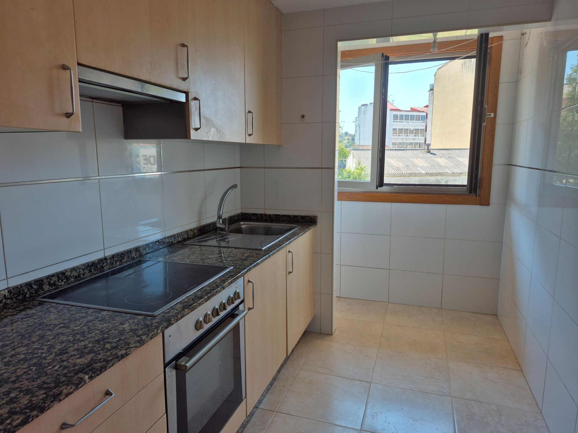 Cocina de Piso en venta en Narón con Trastero y Amueblado