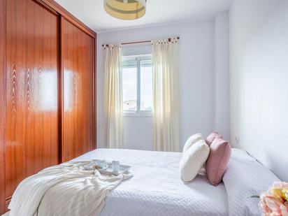 Bedroom of Flat for sale in  Sevilla Capital  with Air Conditioner, Heating and Private garden