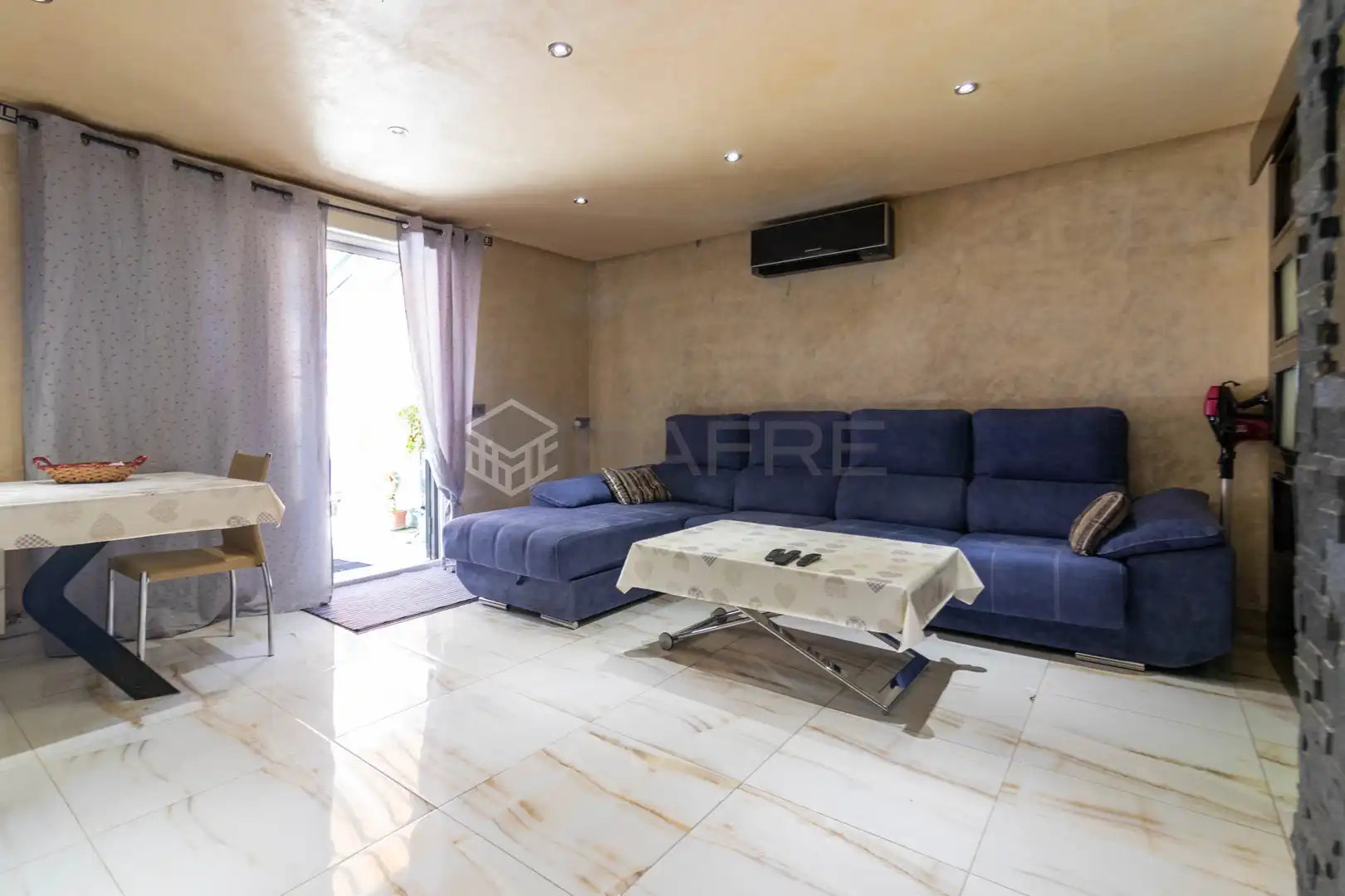 Living room of Houses for sale in Madrid  with Air Conditioner, Heating and Private garden