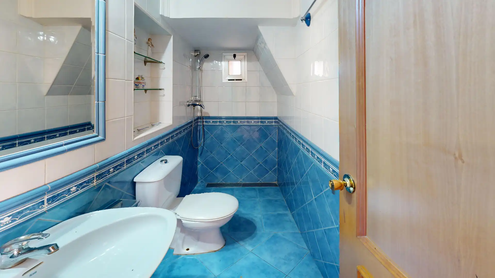Bany de Casa adosada en venda en Málaga amb Jardí privat, Terrassa i Forn