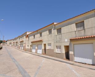 Vista exterior de Edifici en venda en Brozas amb Alarma