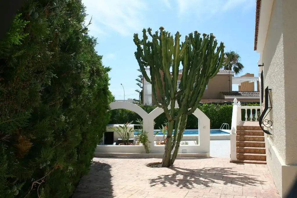 Garden of Houses for sale in El Campello  with Air Conditioner