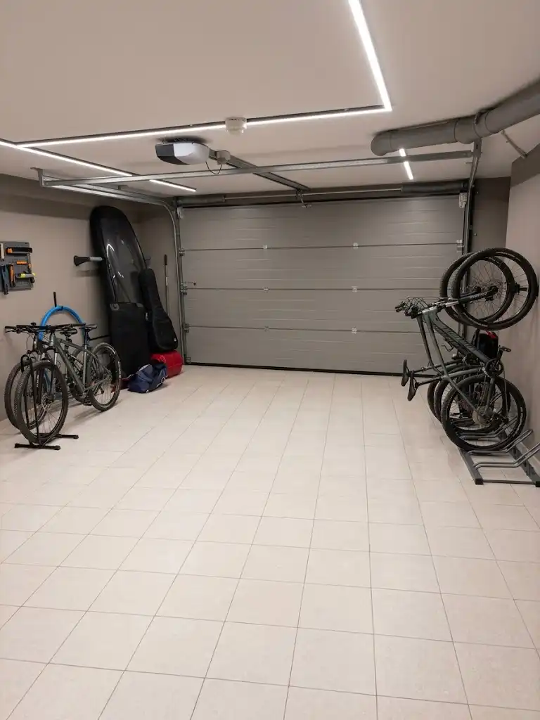 Casa aparellada amb terrassa en venda a Villanueva de la Cañada ciudad, imagen 32