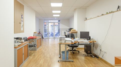Local comercial en venta a pie de calle de 580 m2 de superficie en Vila de Gràcia, próximo a la plaza del Nord. Barcelona