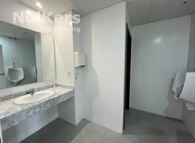 Bathroom of Office for rent in L'Hospitalet de Llobregat  with Air Conditioner and Heating