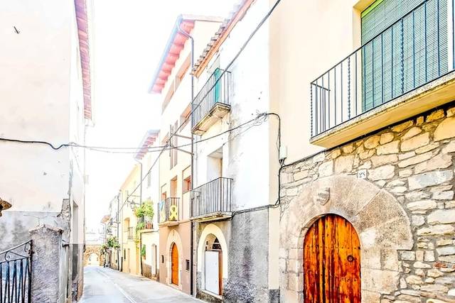 Casa-chalet en Venta en Major; Guardia De Tremp, 14, -1 en Castell de Mur