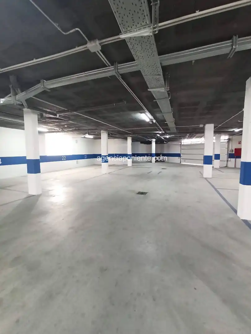 Parking de Piso de alquiler en Benidorm con Aire acondicionado, Calefacción y Terraza