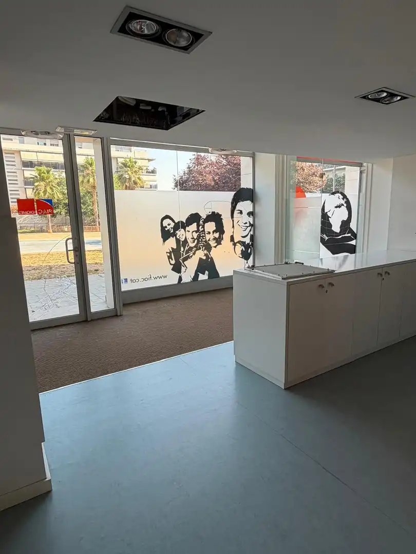 Locale commerciale in vendita a Centre - Sant Oleguer