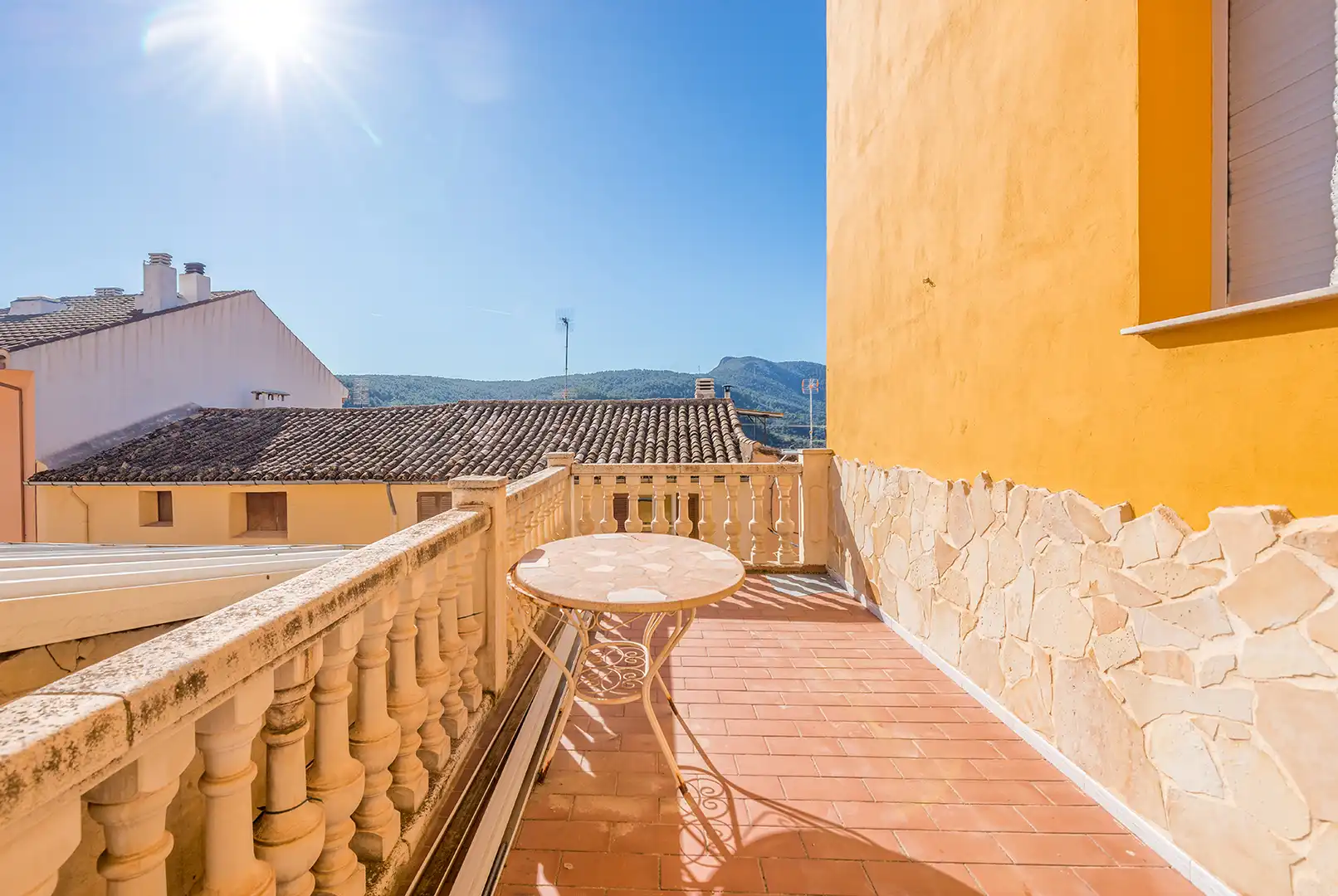 Terrassa de Casa adosada en venda en Banyeres de Mariola amb Aire condicionat, Traster i Piscina