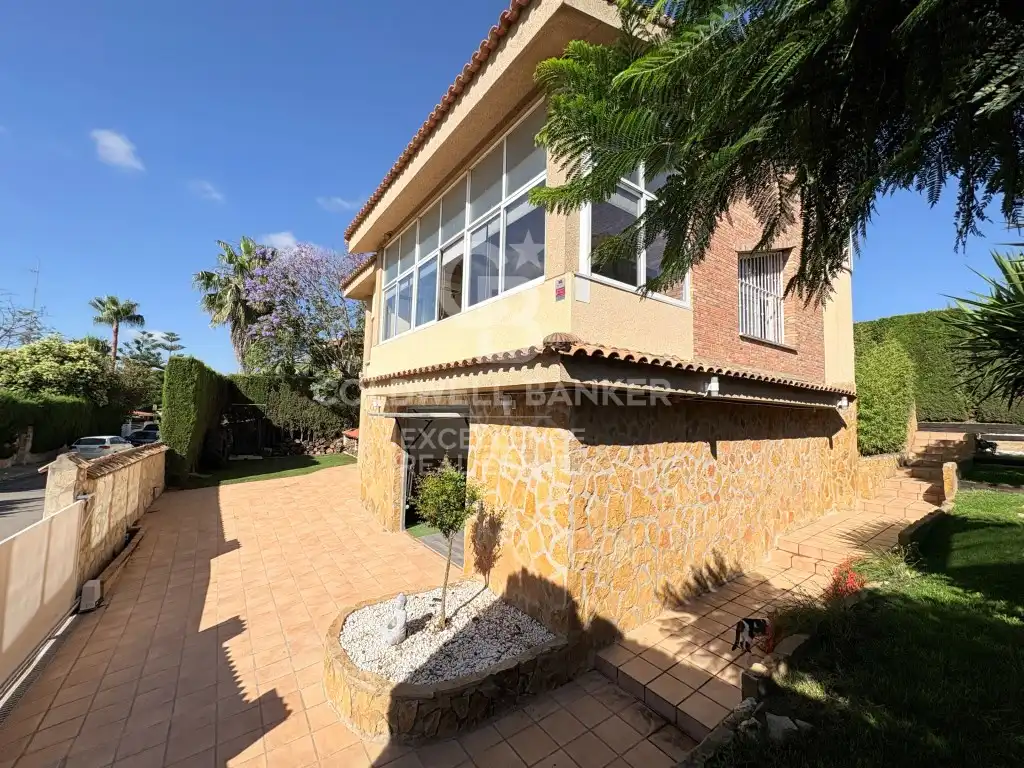 Houses for sale in Calle Goya-La Loma, La Loma