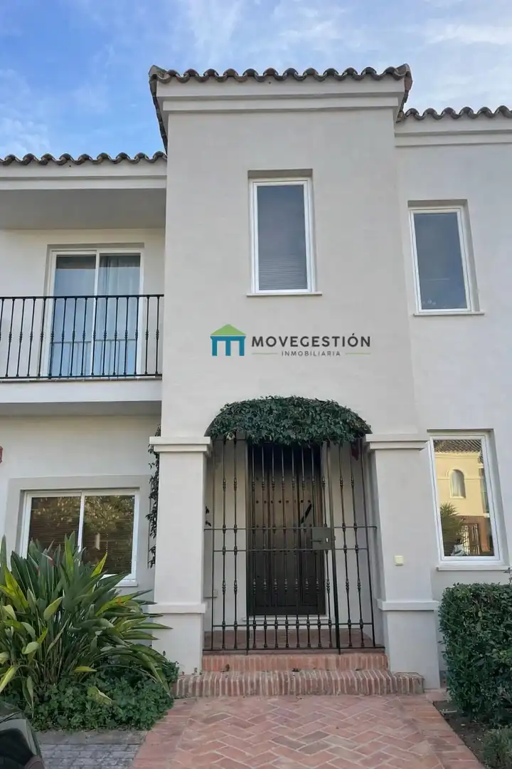 Vista exterior de Casa adosada en venta en Arcos de la Frontera con Terraza