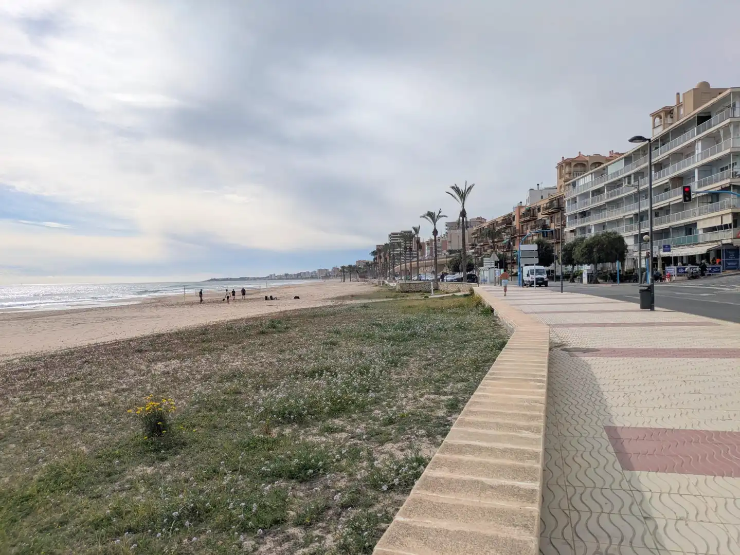 Vista exterior de Pis en venda en El Campello amb Balcó i Piscina comunitària