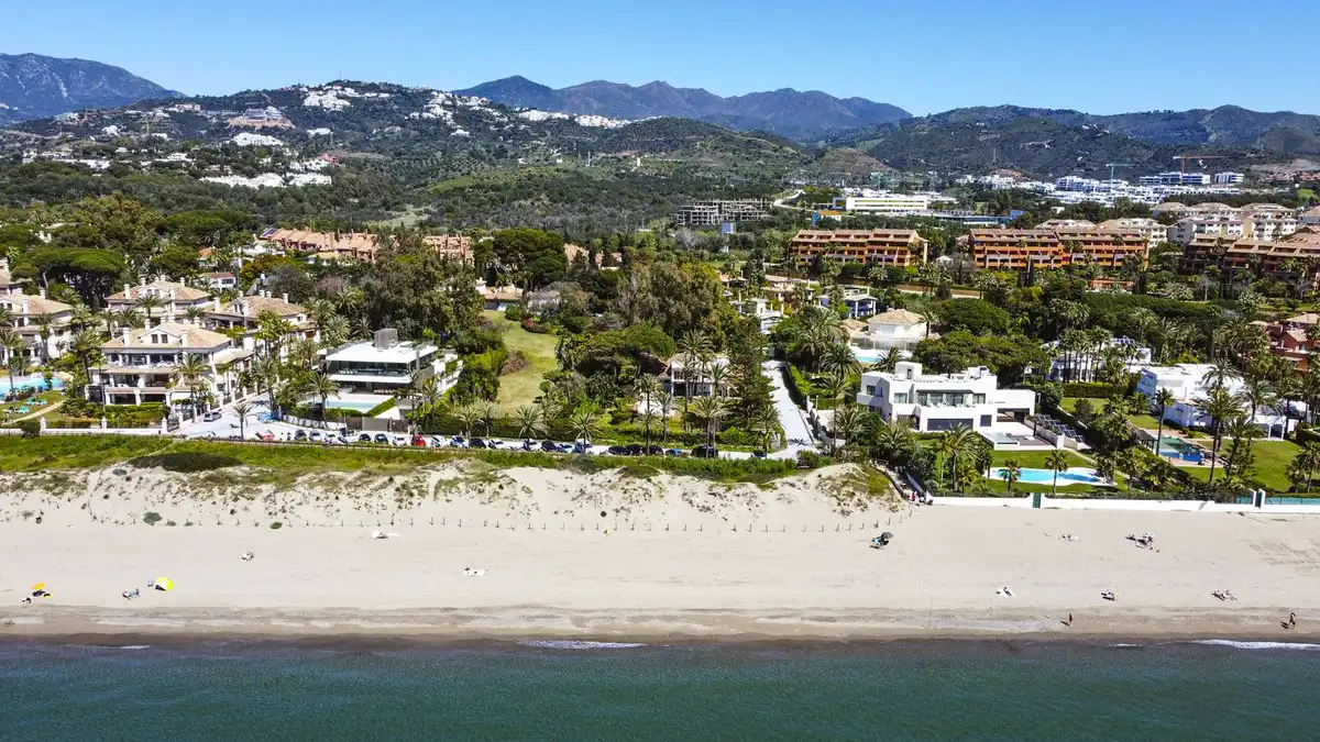 Vista exterior de Casa adosada en venta en Marbella con Aire acondicionado