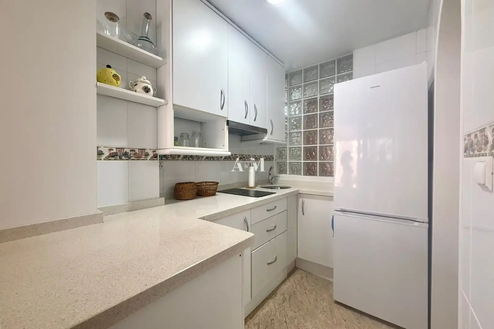 Cuina de Apartament de lloguer en Torrevieja amb Aire condicionat, Calefacció i Moblat
