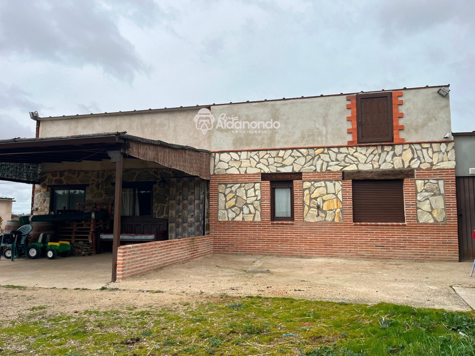 Vista exterior de Casa o xalet en venda en Moríñigo amb Piscina i Moblat