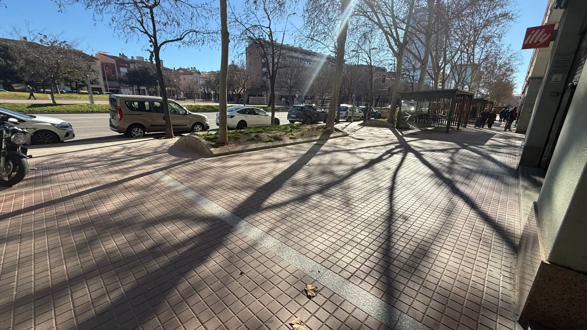 Vista exterior de Local de alquiler en Sabadell