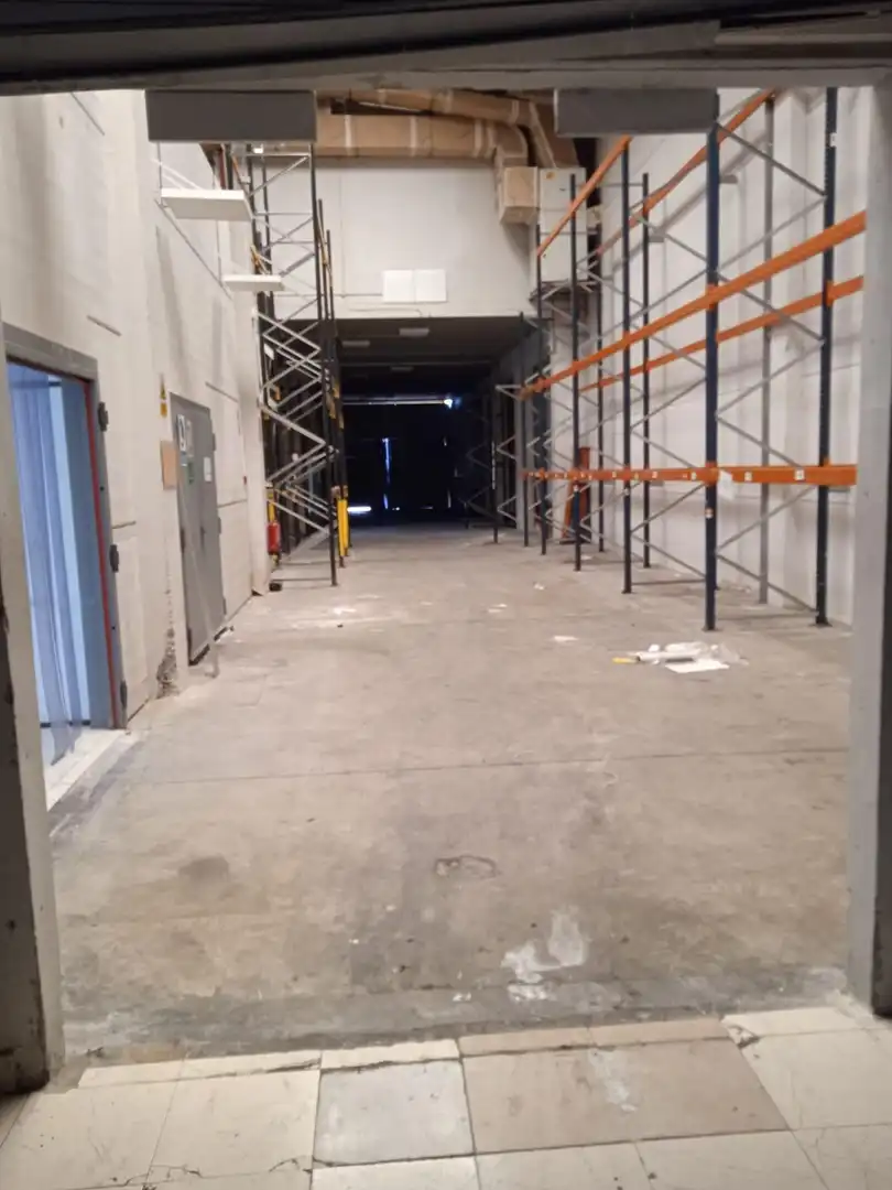 Fabrikhallen zur Miete in Massalfassar