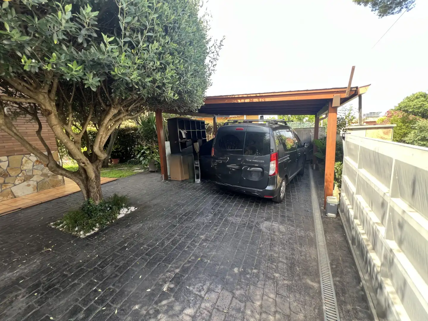 Aparcament de Casa o xalet en venda en La Roca del Vallès amb Aire condicionat, Calefacció i Jardí privat