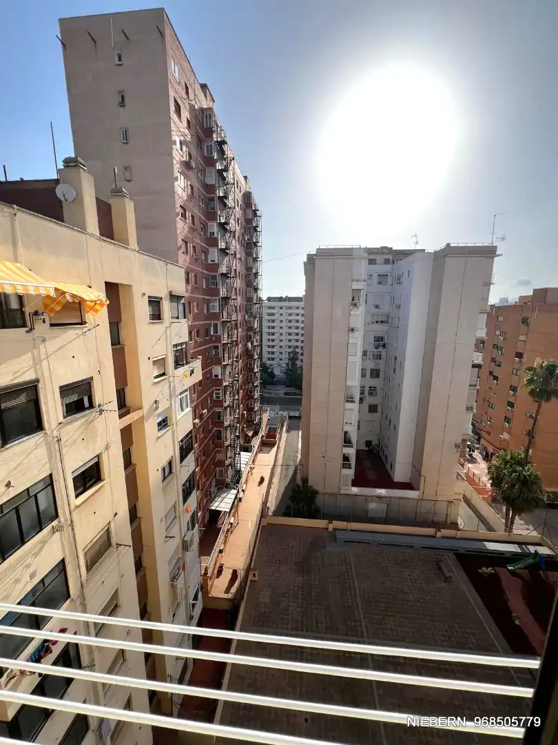 Appartamento con terrazza in affitto a Calle Doctor Luis Calandre 18, imagen 34
