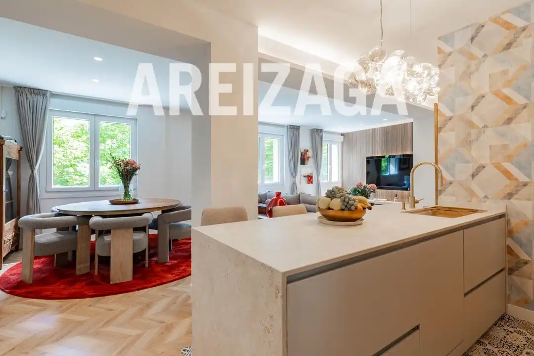 Sala d'estar de Pis en venda en Donostia - San Sebastián  amb Aire condicionat, Calefacció i Terrassa