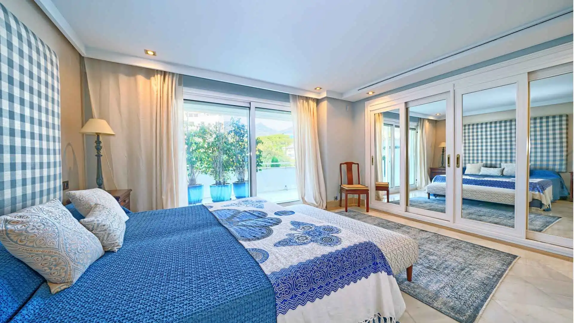 Dormitori de Apartament en venda en Marbella amb Aire condicionat, Terrassa i Piscina