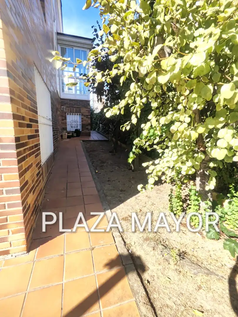 Casa o xalet en venda en Santa Marta de Tormes amb Calefacció, Jardí privat i Parquet