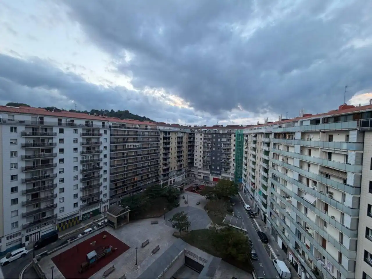 Vista exterior de Pis en venda en Donostia - San Sebastián  amb Calefacció, Terrassa i Balcó