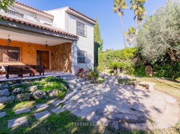 Detached house for sale in Entrepinos