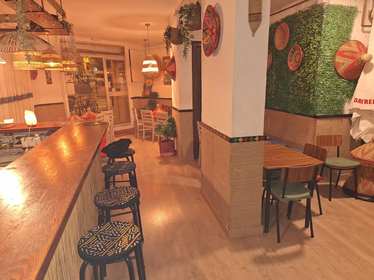 Business premises for transfer in Sants - Montjuïc, imagen 3