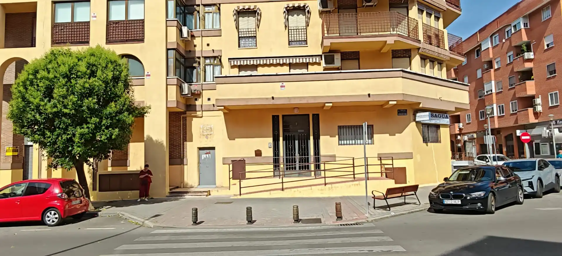 Vista exterior de Local en venta en Leganés