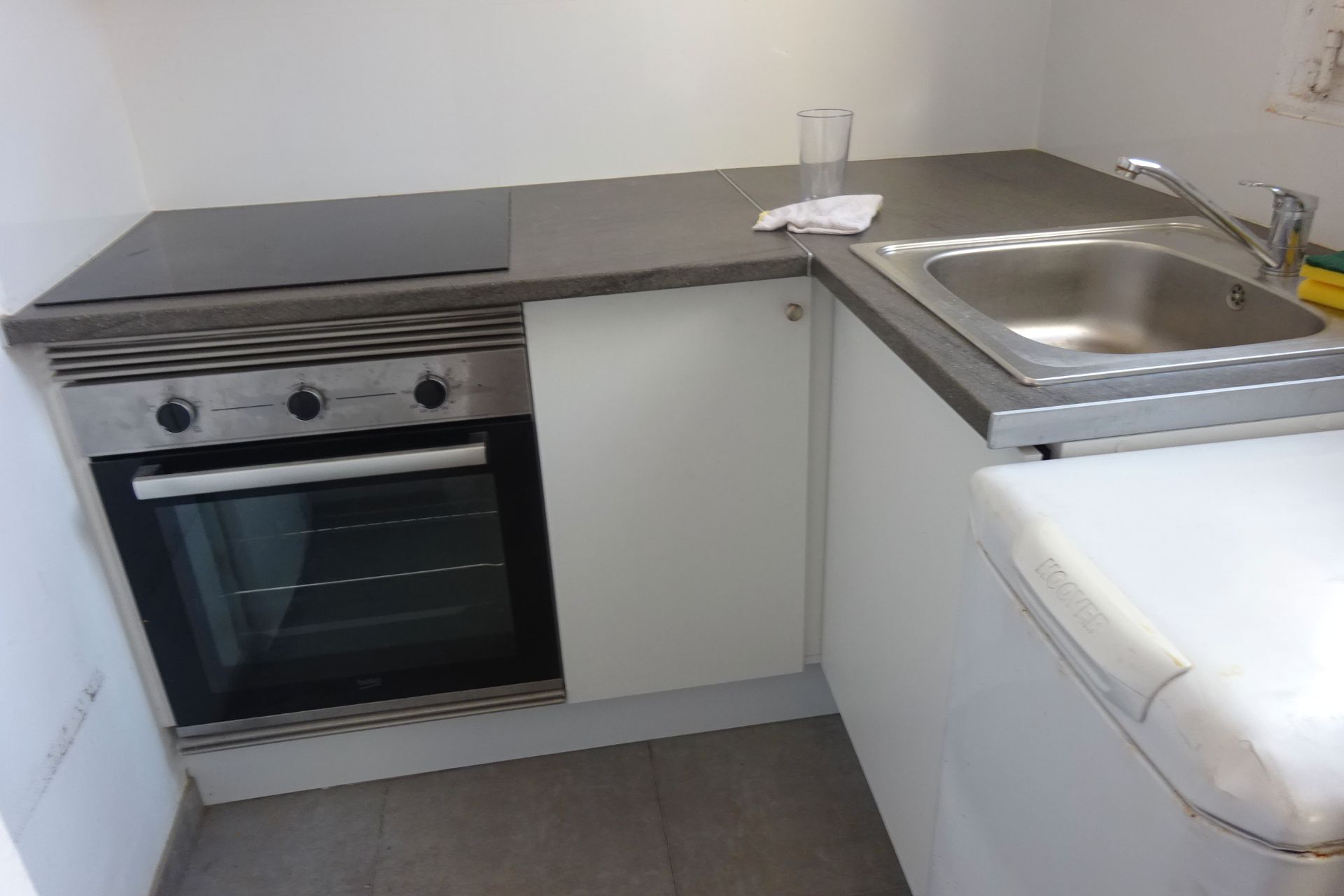 Kitchen of Flat to rent in  Barcelona Capital  with Oven, Washing machine and Balcony