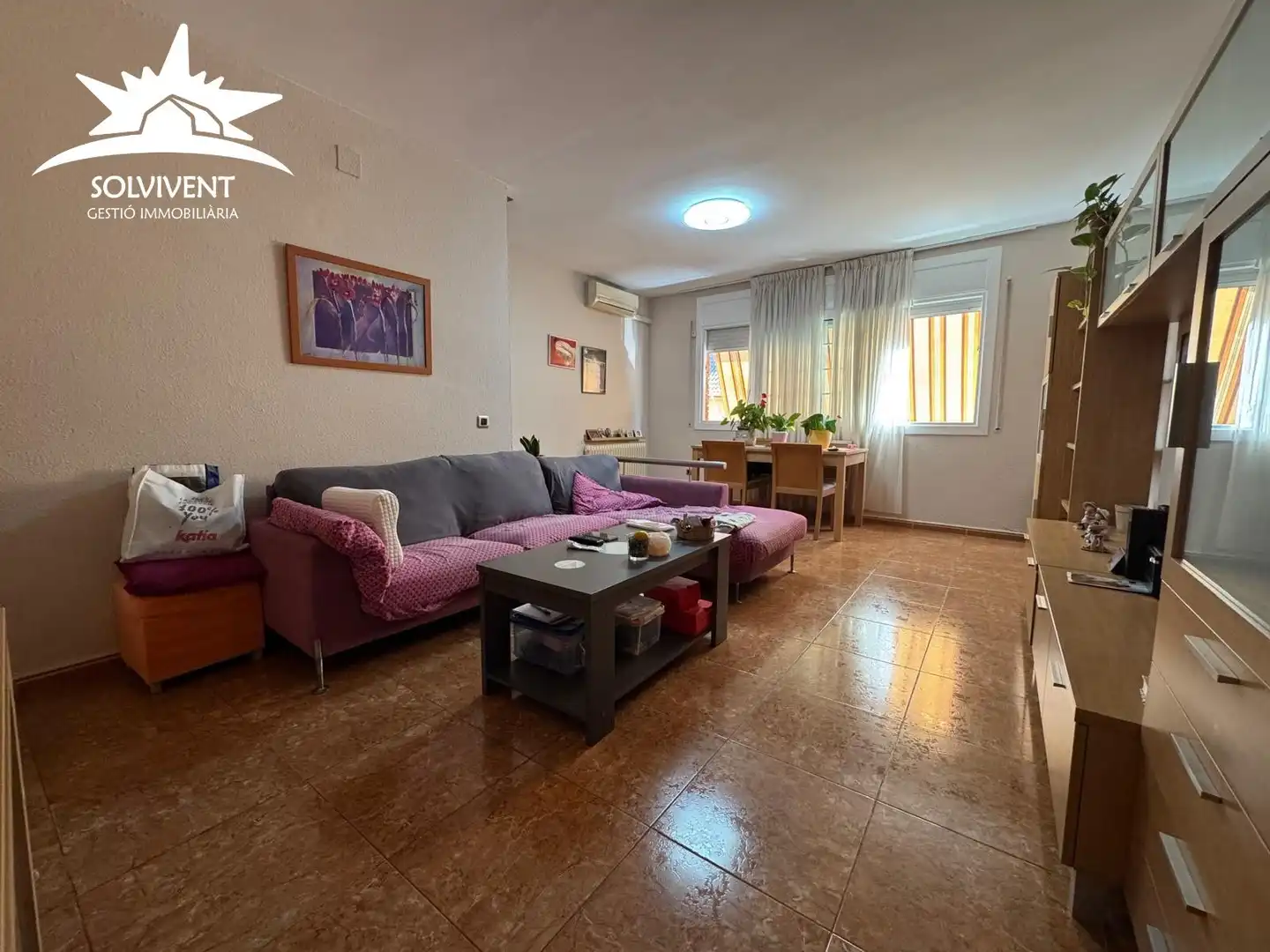 Sala de estar de Casa adosada en venta en La Palma de Cervelló con Aire acondicionado, Calefacción y Parquet