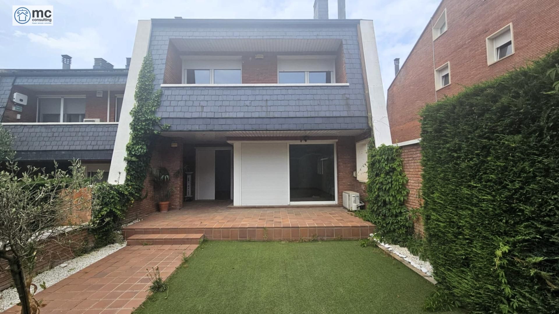Vista exterior de Casa adosada en venda en L'Ametlla del Vallès amb Aire condicionat, Calefacció i Jardí privat
