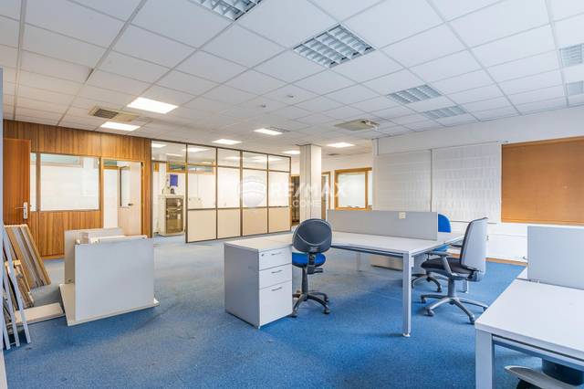 Oficina en Alquiler en Manuel Tovar en Tres Olivos - Valverde