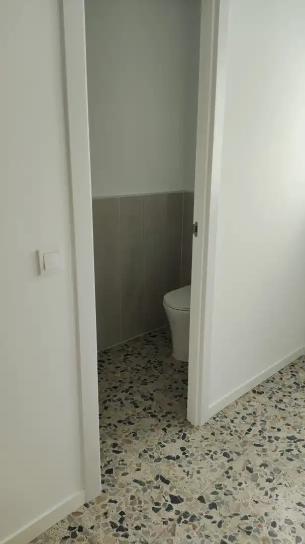 Bany de Local de lloguer en Miraflores de la Sierra