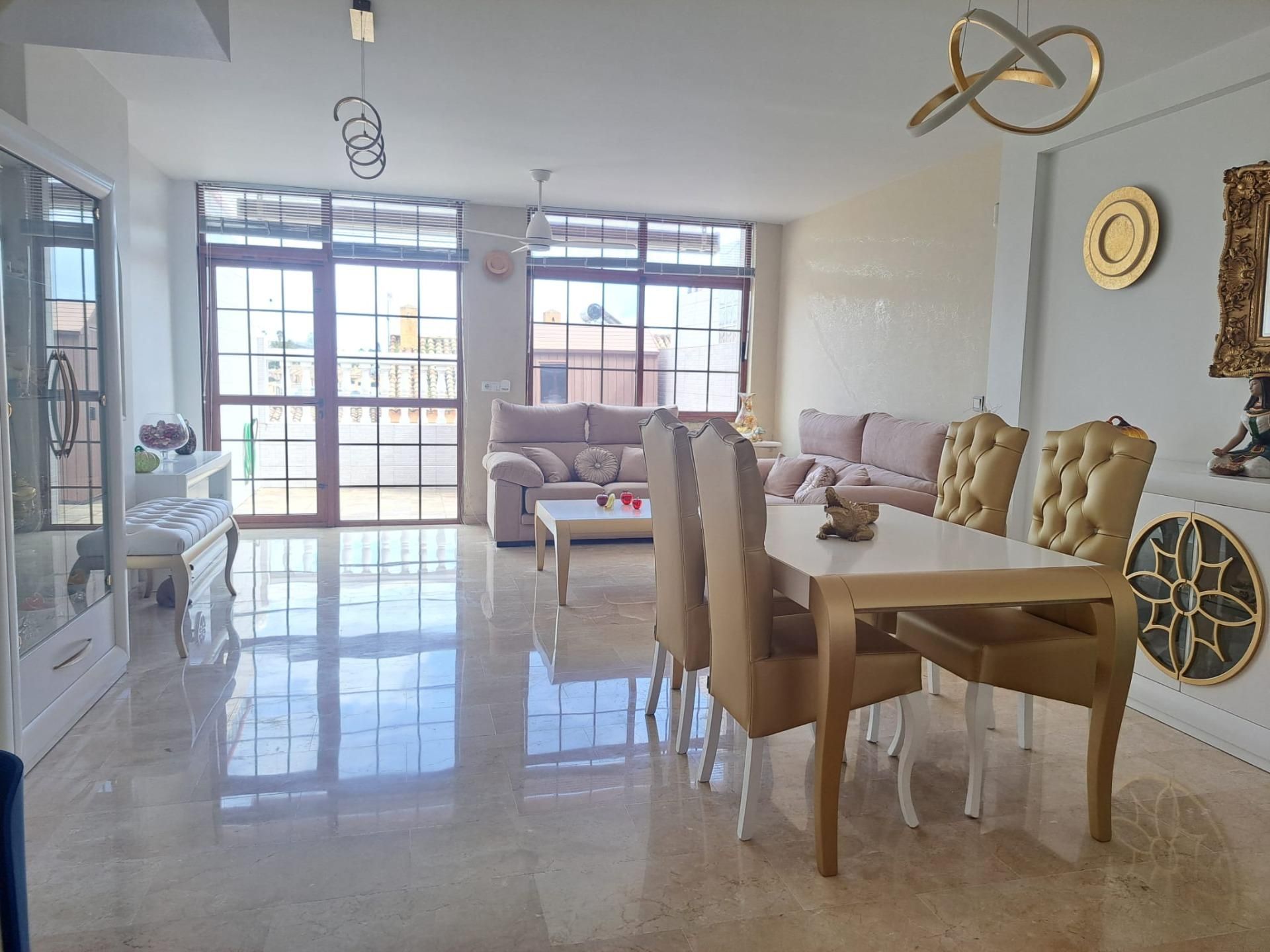 Living room of Single-family semi-detached for sale in Algeciras  with Terrace and Community pool