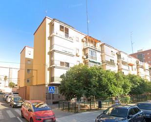 Exterior view of Flat for sale in  Sevilla Capital  with Furnished