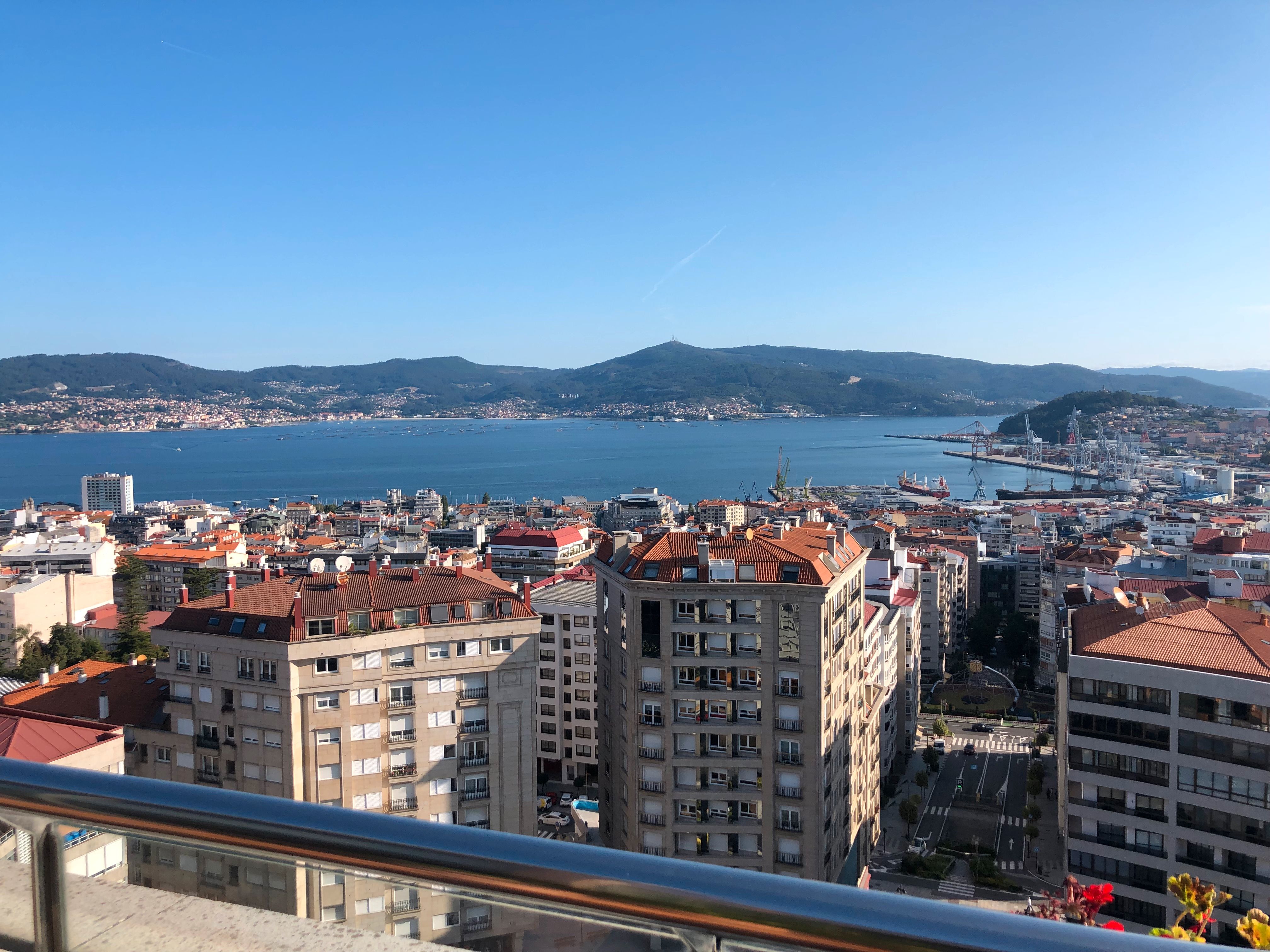 Vista exterior de Pis de lloguer en Vigo  amb Aire condicionat, Calefacció i Parquet