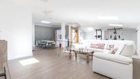 Sala d'estar de Pis en venda en Alcalá de Henares amb Aire condicionat, Calefacció i Jardí privat