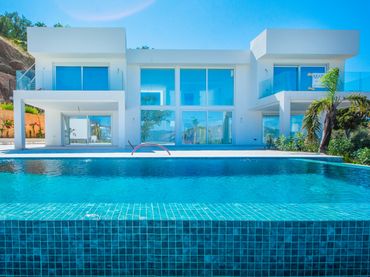 House with pool for sale in La Mairena