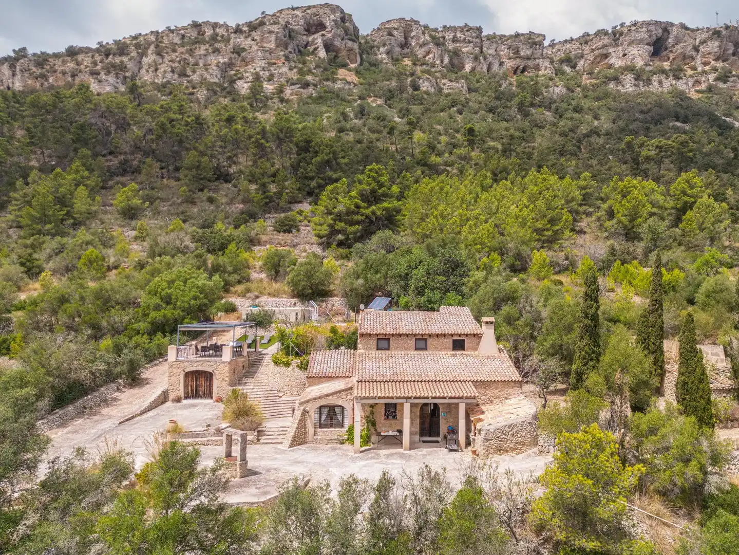 Maison rustique avec piscine à vendre à SECTOR 2