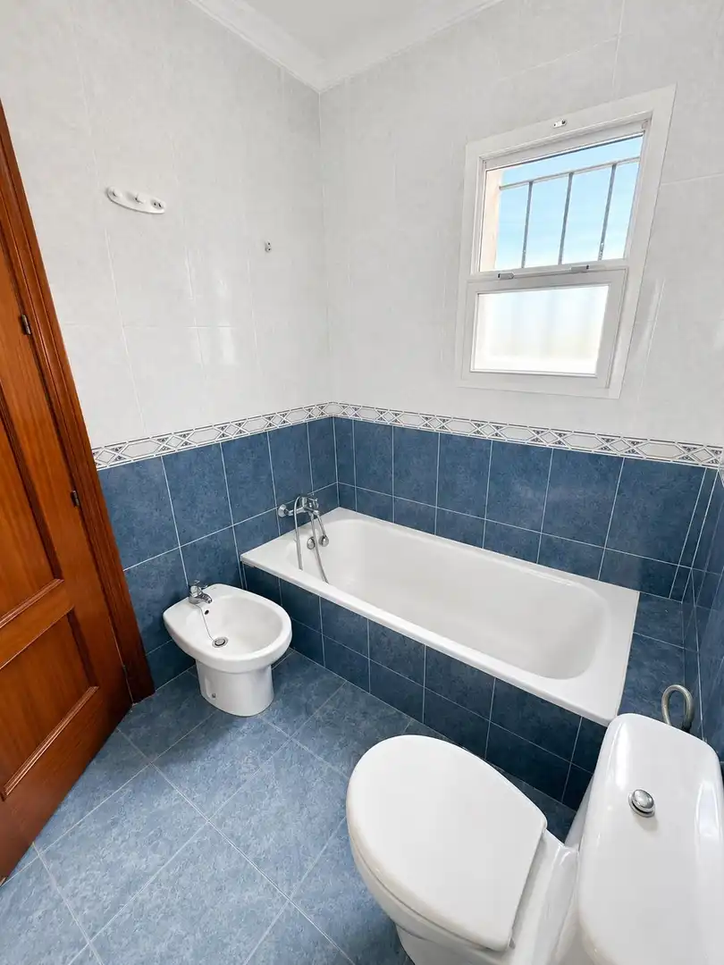 Baño de Casa adosada en venta en Algeciras con Terraza