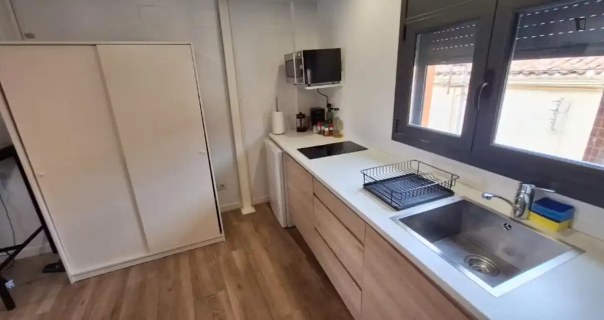 Cuina de Estudi de lloguer en Sabadell amb Moblat, Rentadora i Microones