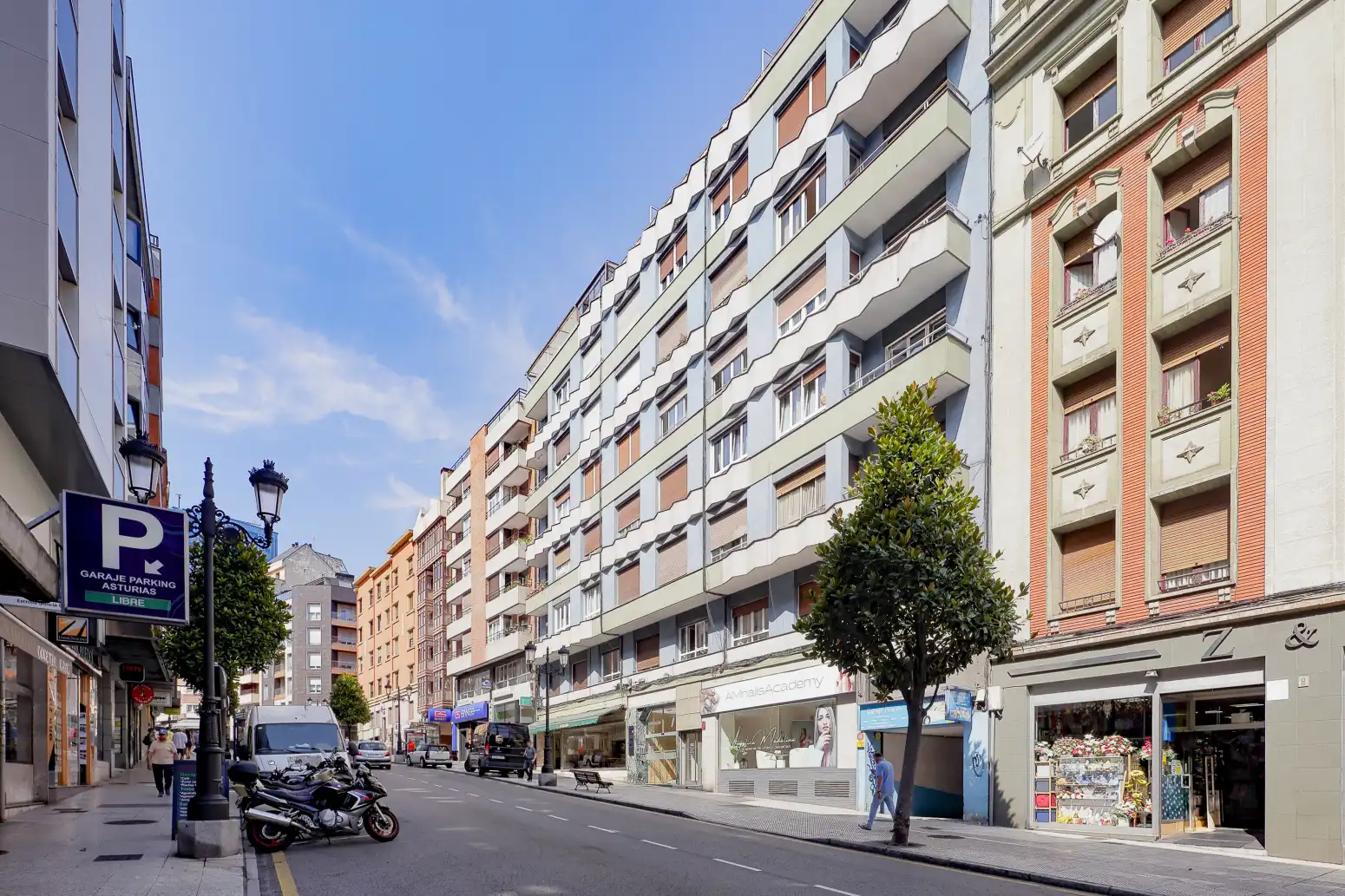 Vista exterior de Pis en venda en Oviedo  amb Calefacció