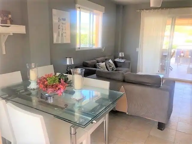 Apartamento de alquiler en Carrer Venecia, Montañar - El Arenal