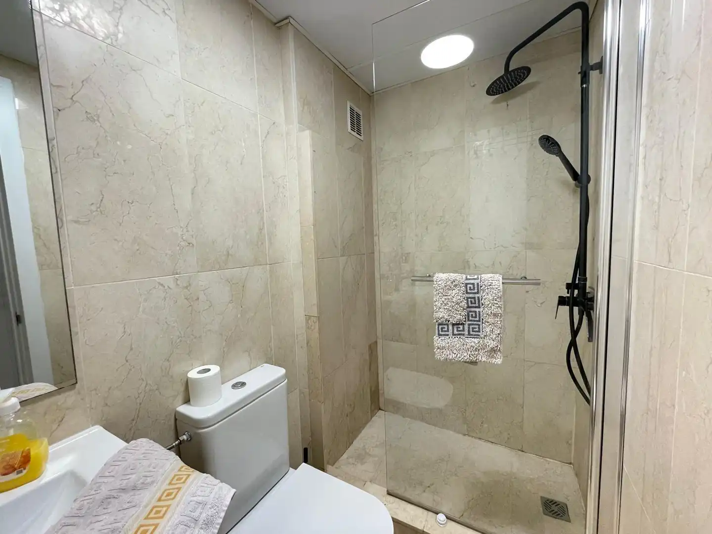Baño de Apartamento en venta en Benalmádena con Aire acondicionado, Calefacción y Terraza