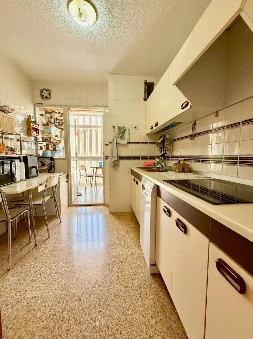 Cuina de Apartament en venda en Villajoyosa / La Vila Joiosa amb Jardí privat, Terrassa i Balcó